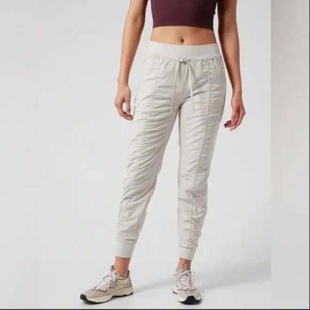 Athleta Attitude Pant Jogger‎ Ruched Beige Womens Size 10P New With Tags
